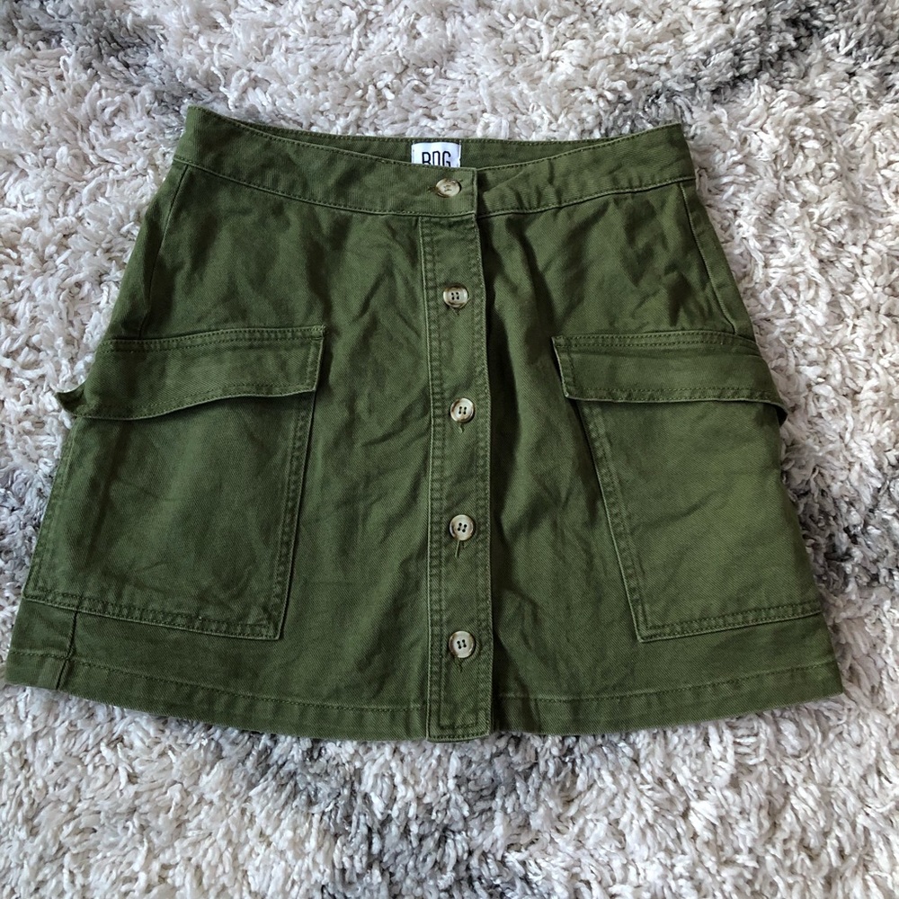 BDG size medium army green button up skirt